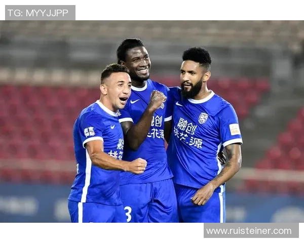 武汉篮球队在邀请赛中以65分稳居积分榜首位，展现强劲实力